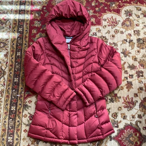 Patagonia winter Reddish-Rust color puffer coat in great condition